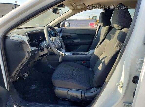3N8AP6BEXTL351053 2026 NISSAN KICKS White წინა სალონის ხედი