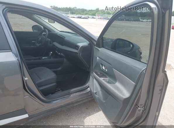 3N8AP6CA4SL351365 2025 NISSAN KICKS Gray წინა სალონის ხედი