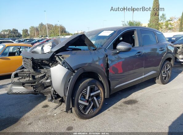 3N8AP6CA6SL429385 2025 NISSAN KICKS Gray წინა მარცხენა ხედი სამი მეოთხედიდან