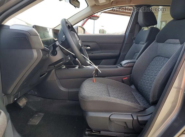 3N8AP6CA7SL308915 2025 NISSAN KICKS Silver Front interior view