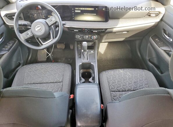 3N8AP6CA7SL308915 2025 NISSAN KICKS Silver Dashboard view