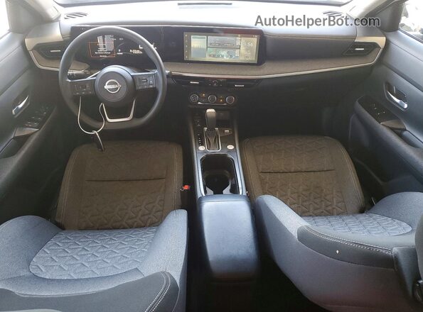 3N8AP6CA7SL388412 2025 NISSAN KICKS Белый Вид панели приборов
