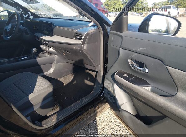 3N8AP6CA8SL320653 2025 NISSAN KICKS Black Widok wnętrza z przodu