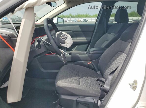 3N8AP6CAXSL426957 2025 NISSAN KICKS White Widok wnętrza z przodu