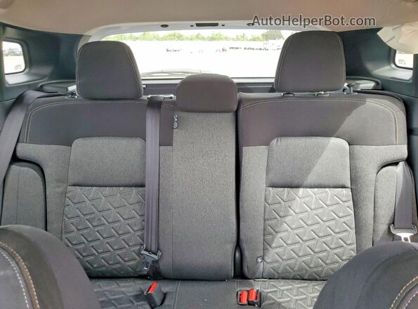 3N8AP6CAXSL426957 2025 NISSAN KICKS White Widok tylnych siedzeń