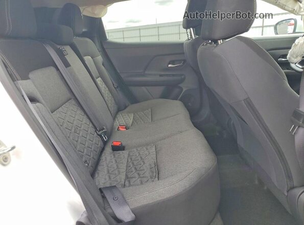 3N8AP6CAXSL426957 2025 NISSAN KICKS White Widok wnętrza z tyłu