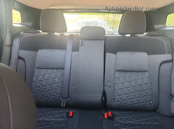 3N8AP6CB0SL401011 2025 NISSAN KICKS Silver Widok tylnych siedzeń