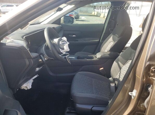 3N8AP6CB0SL434929 2025 NISSAN KICKS Коричневый Вид салона спереди