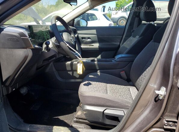 3N8AP6CB2SL315764 2025 NISSAN KICKS Charcoal წინა სალონის ხედი