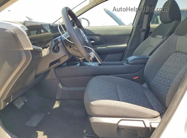 3N8AP6CB2TL365615 2026 NISSAN KICKS White წინა სალონის ხედი