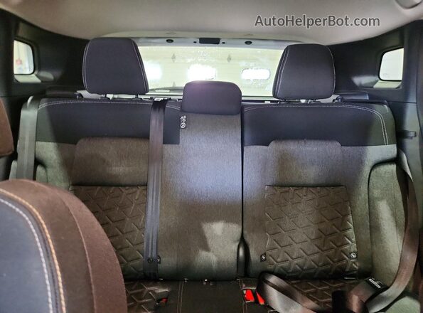 3N8AP6CB4TL388572 2026 NISSAN KICKS White Rear seats view