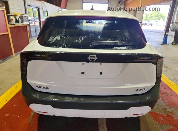 3N8AP6CB4TL388572 2026 NISSAN KICKS White Rear view