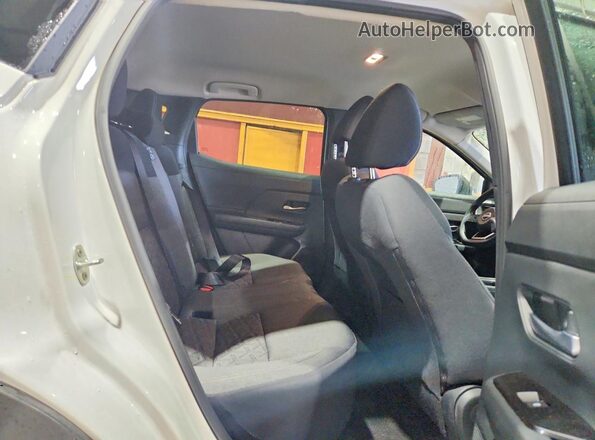 3N8AP6CB4TL388572 2026 NISSAN KICKS White Rear interior view