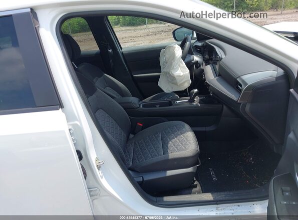 3N8AP6CB5SL425966 2025 NISSAN KICKS White Սալոնի դիմացի տեսք