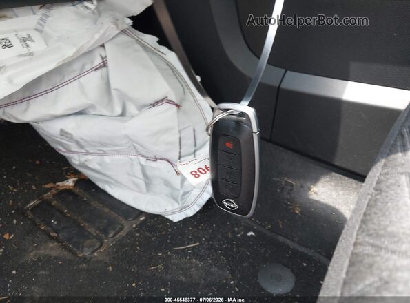 3N8AP6CB5SL425966 2025 NISSAN KICKS White Առջևի վահանակի տեսք