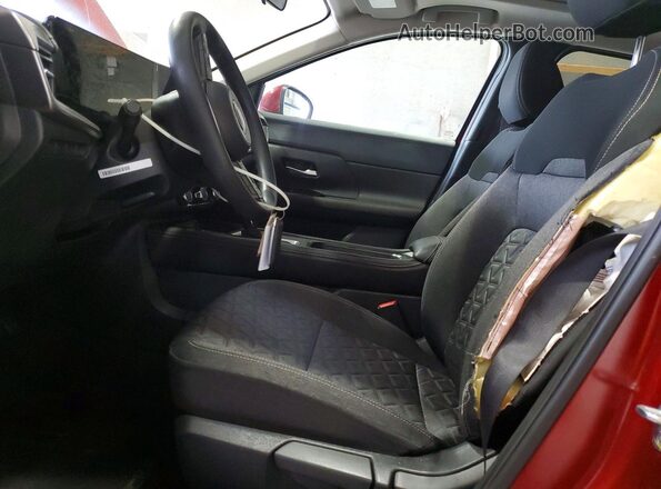 3N8AP6CB6SL390323 2025 NISSAN KICKS Red Vista interior delantera