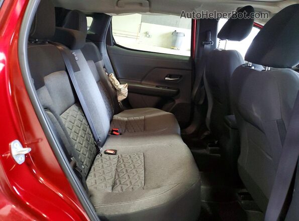 3N8AP6CB6SL390323 2025 NISSAN KICKS Red Vista interior trasera
