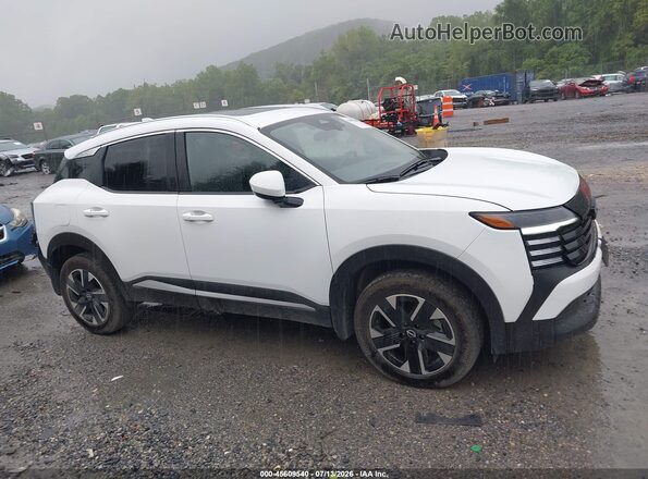 3N8AP6CB6SL436586 2025 NISSAN KICKS White Rear interior view