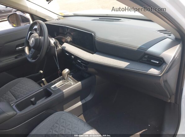 3N8AP6CB6TL335209 2026 NISSAN KICKS White Vista interior delantera