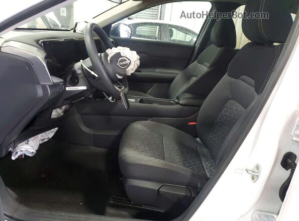 3N8AP6CB6TL372082 2026 NISSAN KICKS White Սալոնի դիմացի տեսք