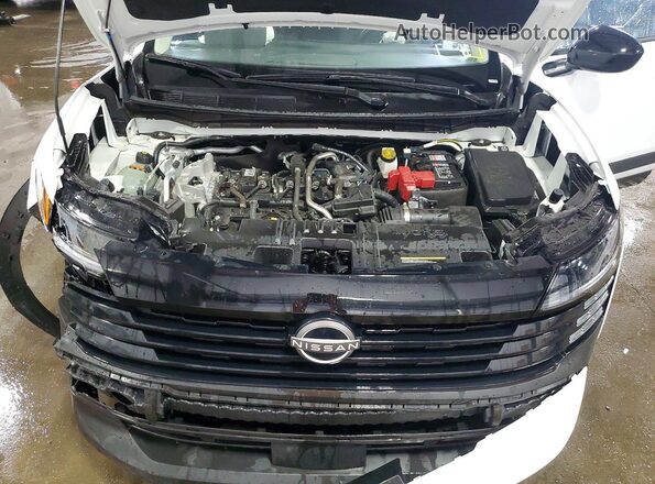3N8AP6CB6TL372082 2026 NISSAN KICKS White Սալոնի հետևի տեսք