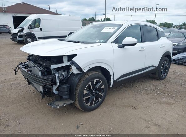 3N8AP6CB7SL440100 2025 NISSAN KICKS White წინა მარცხენა ხედი სამი მეოთხედიდან