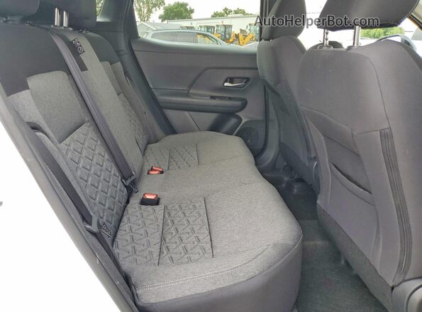 3N8AP6CB7TL315681 2026 NISSAN KICKS White Rear interior view