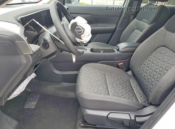 3N8AP6CB7TL315681 2026 NISSAN KICKS White Front interior view