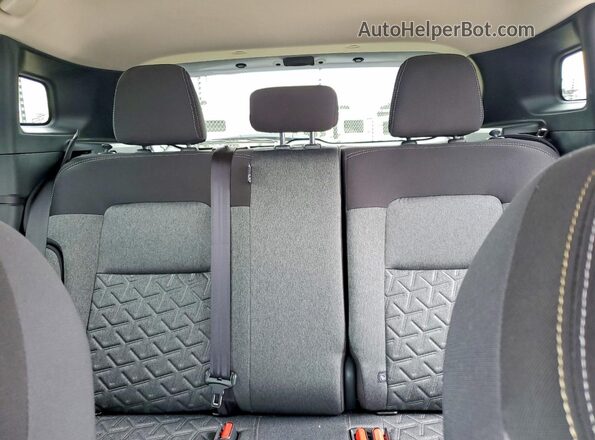 3N8AP6CB7TL315681 2026 NISSAN KICKS White Rear seats view