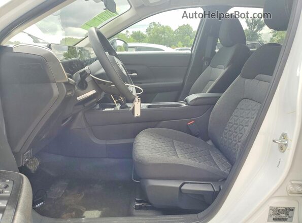3N8AP6CB8TL340766 2026 NISSAN KICKS White Вид салону спереду