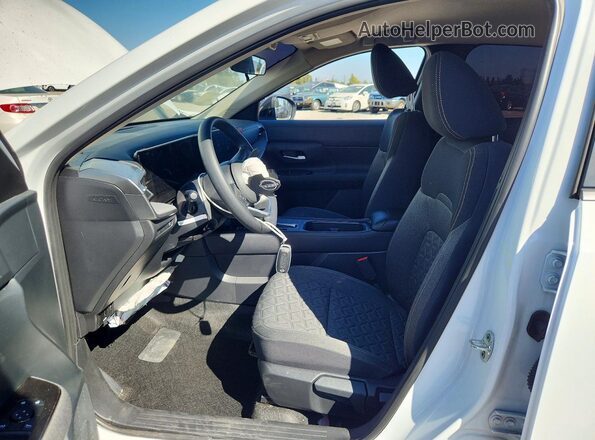 3N8AP6CE0TL321218 2026 NISSAN KICKS White Front interior view