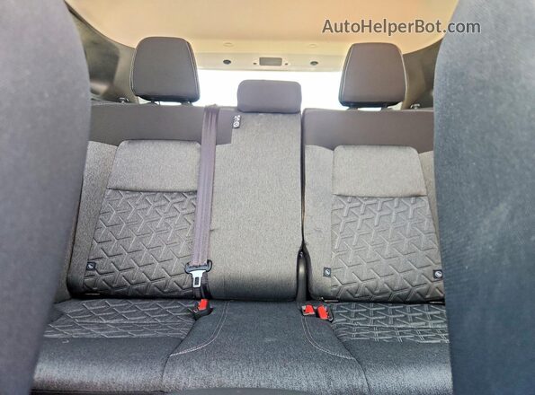 3N8AP6CE0TL378440 2026 NISSAN KICKS White Rear seats view