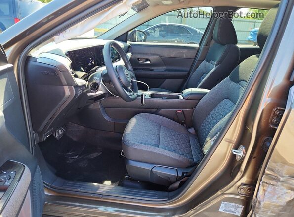 3N8AP6CE3TL316448 2026 NISSAN KICKS Brown Widok wnętrza z przodu