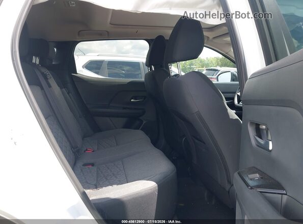 3N8AP6CE3TL352365 2026 NISSAN KICKS White Vista de la etiqueta del VIN