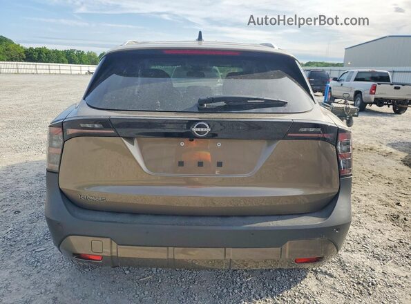3N8AP6CE8TL304702 2026 NISSAN KICKS Brown Вид ззаду