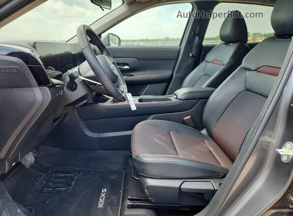 3N8AP6DA1SL337776 2025 NISSAN KICKS Gray Widok wnętrza z przodu