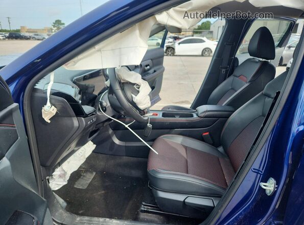 3N8AP6DA2SL340329 2025 NISSAN KICKS Blue Vista interior delantera