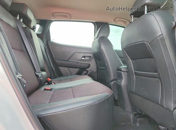 3N8AP6DA3SL360055 2025 NISSAN KICKS White უკანა სავარძლების ხედი
