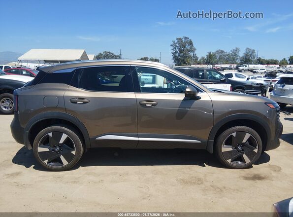3N8AP6DA3SL361173 2025 NISSAN KICKS Brown Vista interior trasera