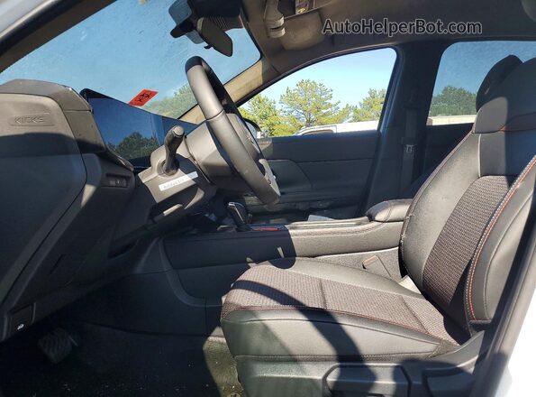 3N8AP6DA6TL394072 2026 NISSAN KICKS Белый Вид салона спереди