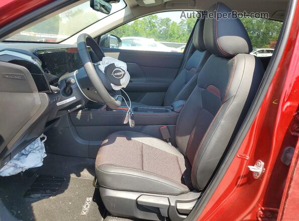 3N8AP6DA9TL326719 2026 NISSAN KICKS Burgundy Widok wnętrza z przodu