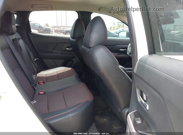 3N8AP6DAXSL381145 2025 NISSAN KICKS White Vista de la etiqueta del VIN