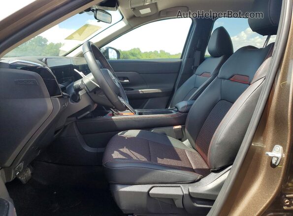 3N8AP6DAXTL383530 2026 NISSAN KICKS Brown Front interior view