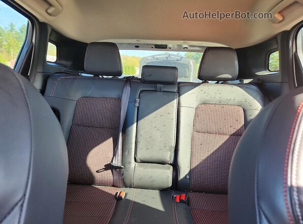 3N8AP6DB0SL307984 2025 NISSAN KICKS White Հետևի նստատեղերի տեսք