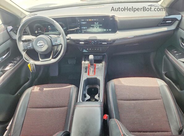 3N8AP6DB3SL366284 2025 NISSAN KICKS Gray Widok deski rozdzielczej