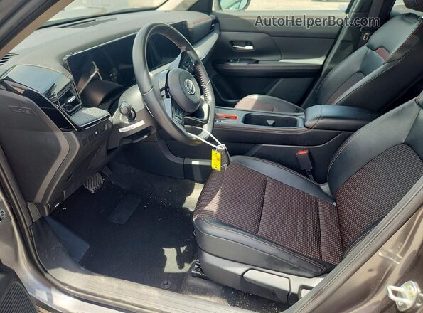3N8AP6DB3SL366284 2025 NISSAN KICKS Gray Widok wnętrza z przodu