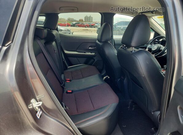 3N8AP6DB3SL366284 2025 NISSAN KICKS Gray Widok wnętrza z tyłu
