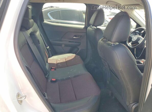 3N8AP6DB6TL316710 2026 NISSAN KICKS White Rear interior view