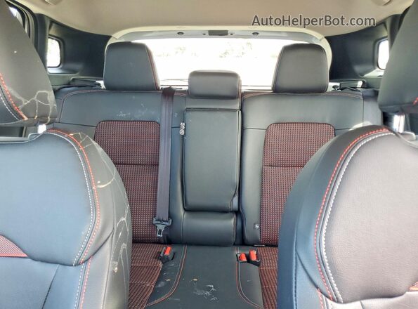 3N8AP6DB6TL316710 2026 NISSAN KICKS White Rear seats view
