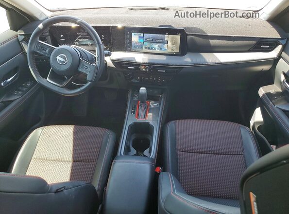 3N8AP6DC0SL381964 2025 NISSAN KICKS Белый Вид панели приборов